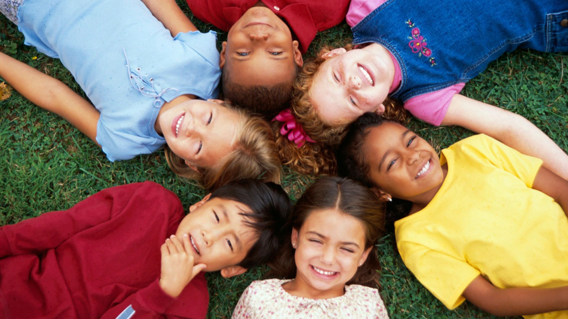 Well-being là gì? Những đứa trẻ hạnh phúc khi có trạng thái well-being tốt. 