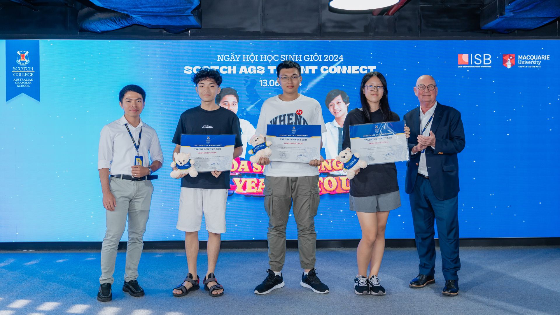 Học sinh nhận giải Á Quân tại Talent Connect 2024. 