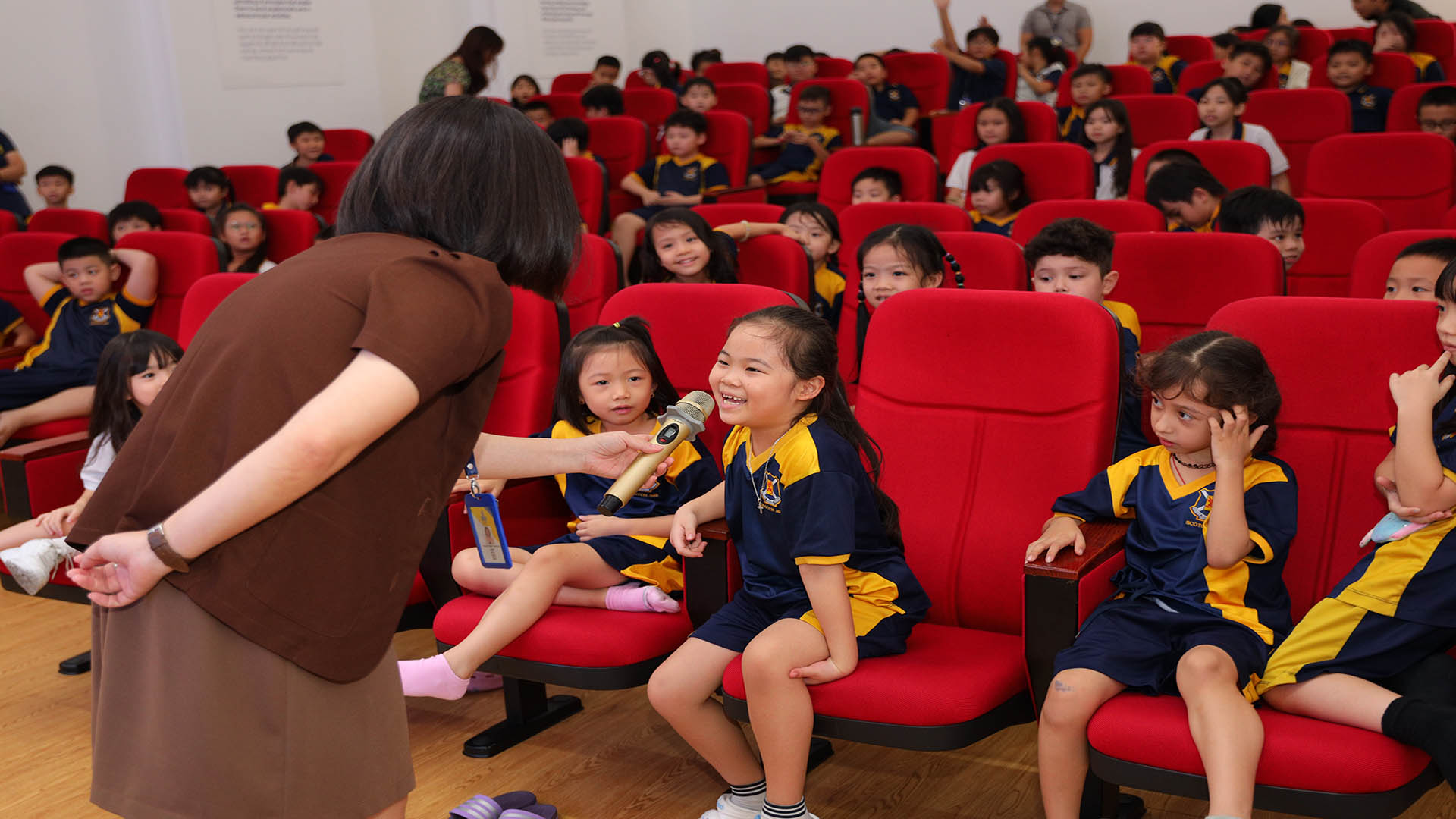 "Nuôi dưỡng tình yêu thương với con là cách “chữa lành” tốt nhất cho cả con và cha mẹ."