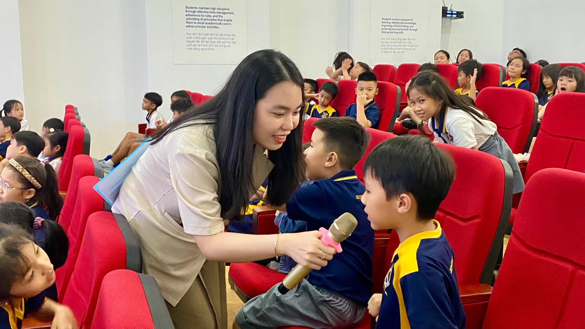 Students interacted with the Scotch AGS teachers on the first day of school.