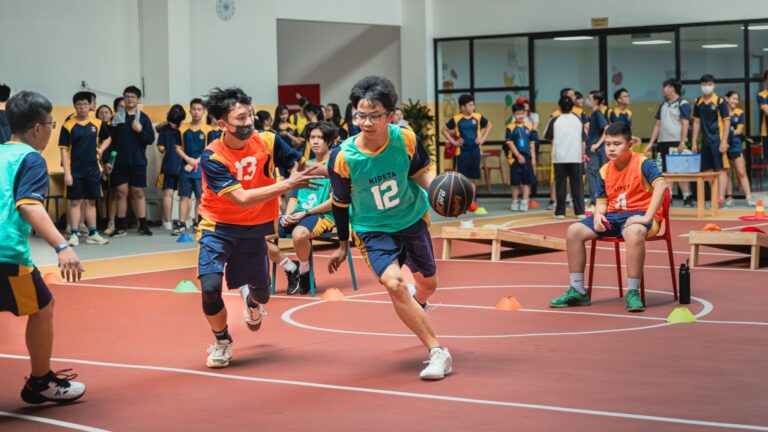 Học sinh chơi thể thao trong ngày Sport Day.