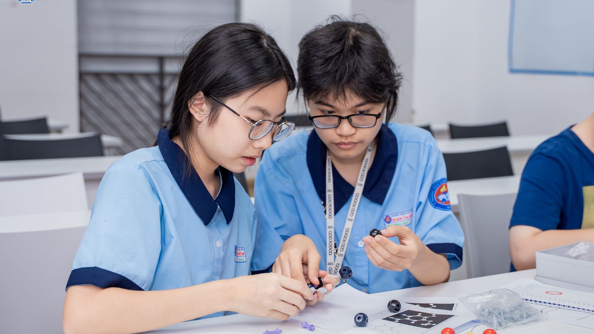 Học sinh làm bài tập trong ngày Open Day 