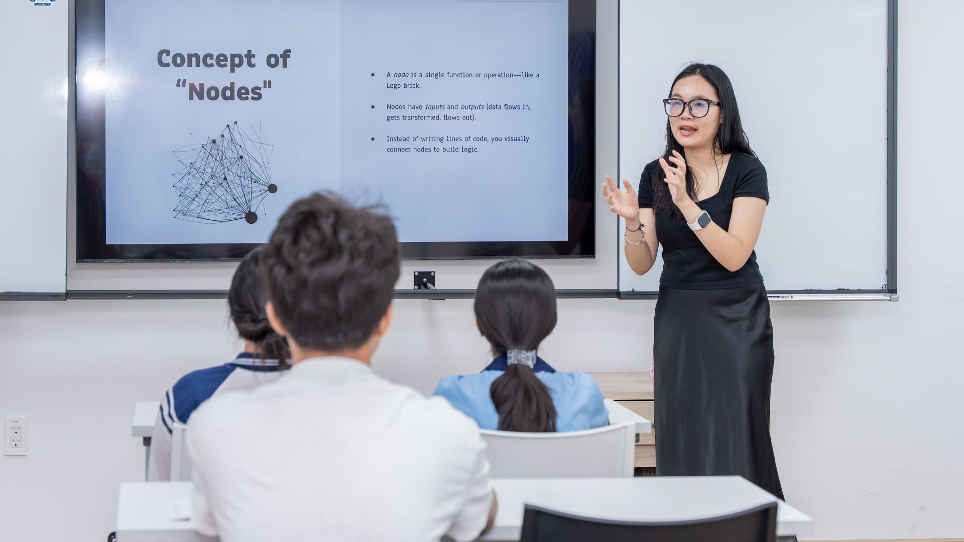 Học sinh tham gia lớp học Nghệ thuật. 