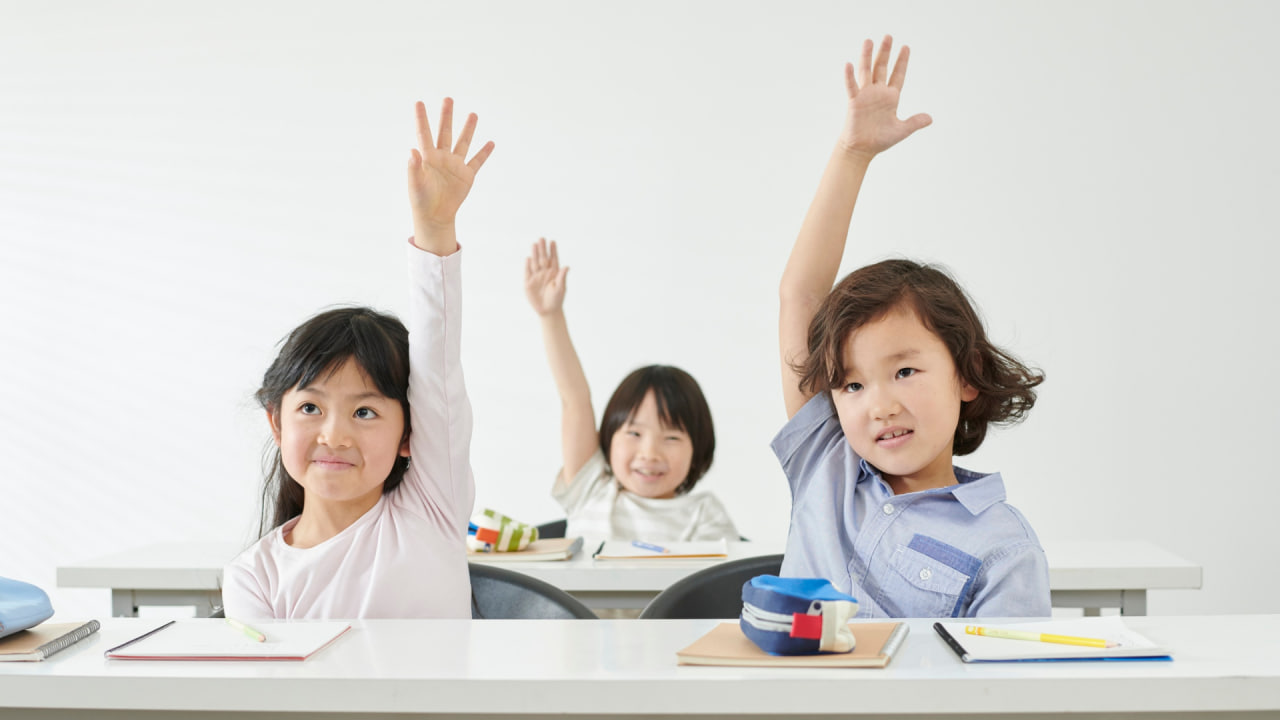 Học sinh tham gia phát biểu xây dựng bài