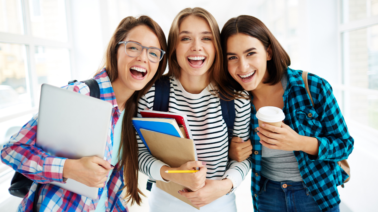Phân loại các nguồn học bổng du học Úc từ Chính phủ Australia Awards đến học bổng từ các trường đại học và viện nghiên cứu.