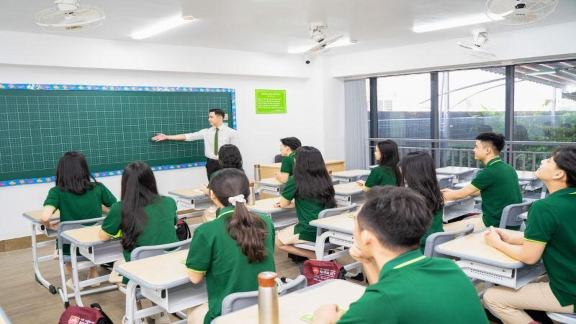 trường quốc tế hóc môn