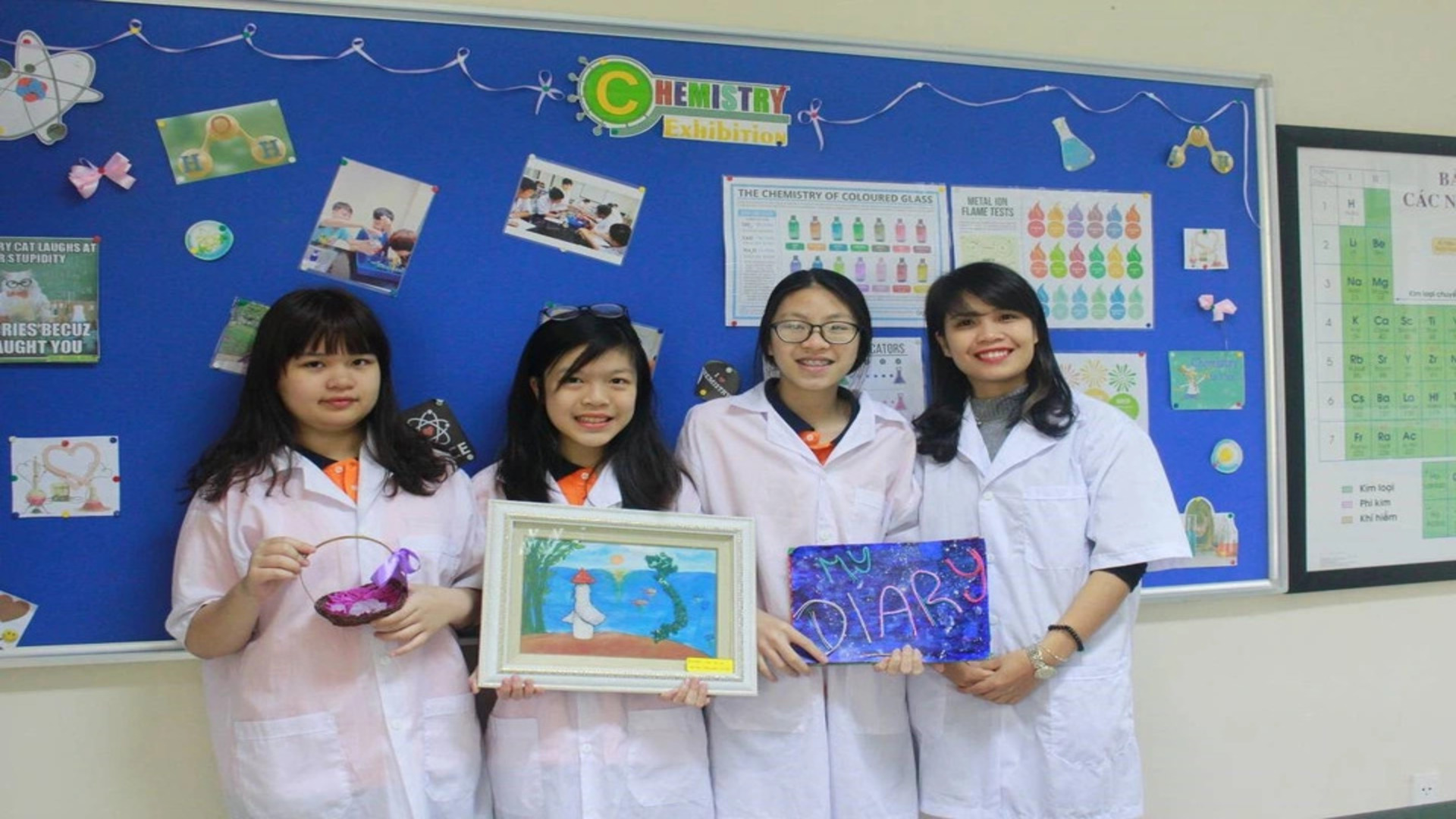 trường song ngữ là gì