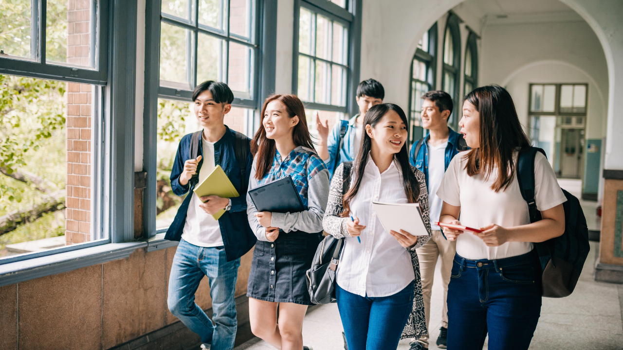 chọn trường quốc tế hay công lập