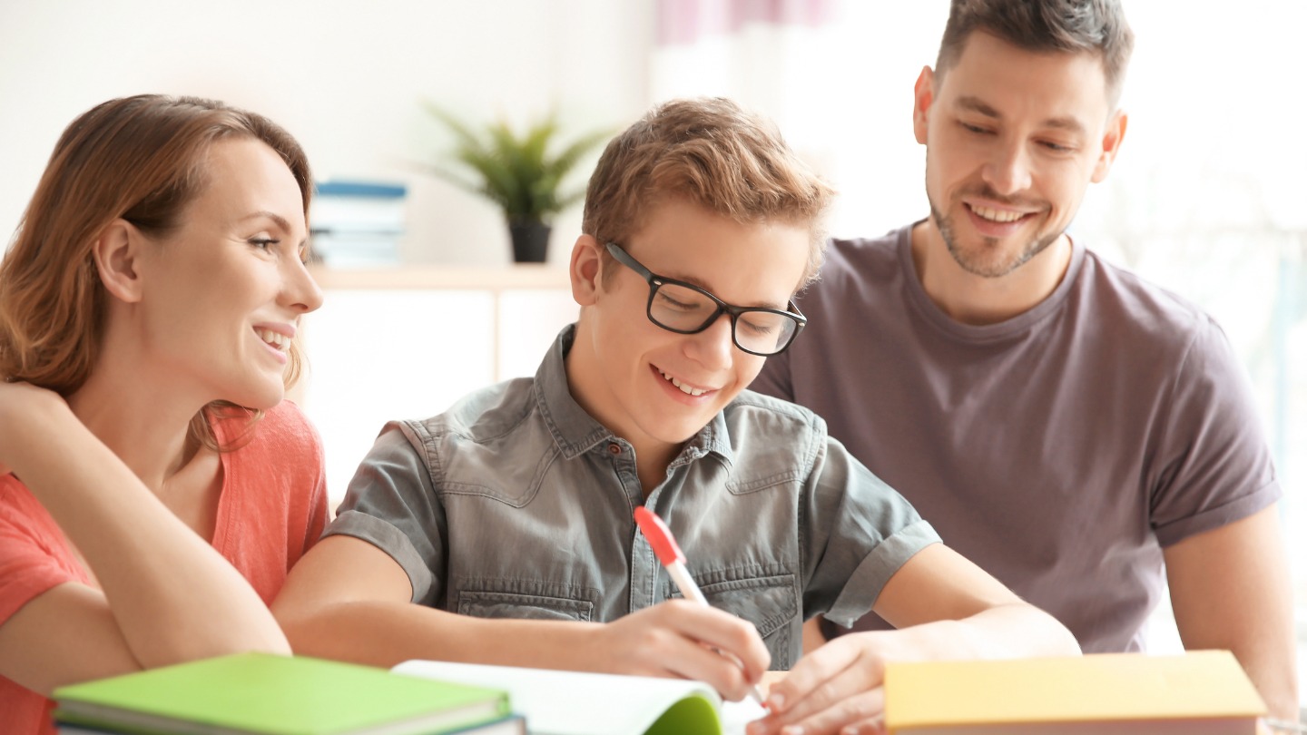 Cha mẹ nên đồng hành thế nào để con ngày càng tự chủ và có kỹ năng tự học