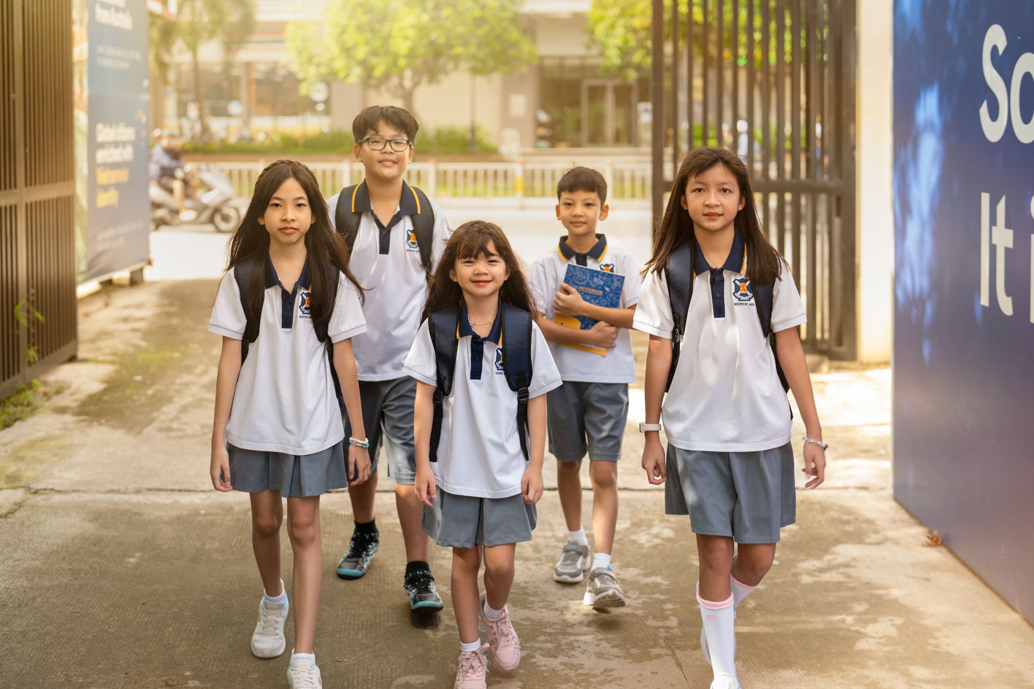 Nhóm học sinh có nền tảng chương trình Úc từ sớm là nhóm học sinh được tiếp cận chương trình Úc (Australian Curriculum) ngay từ bậc tiểu học hoặc đầu trung học cơ sở
