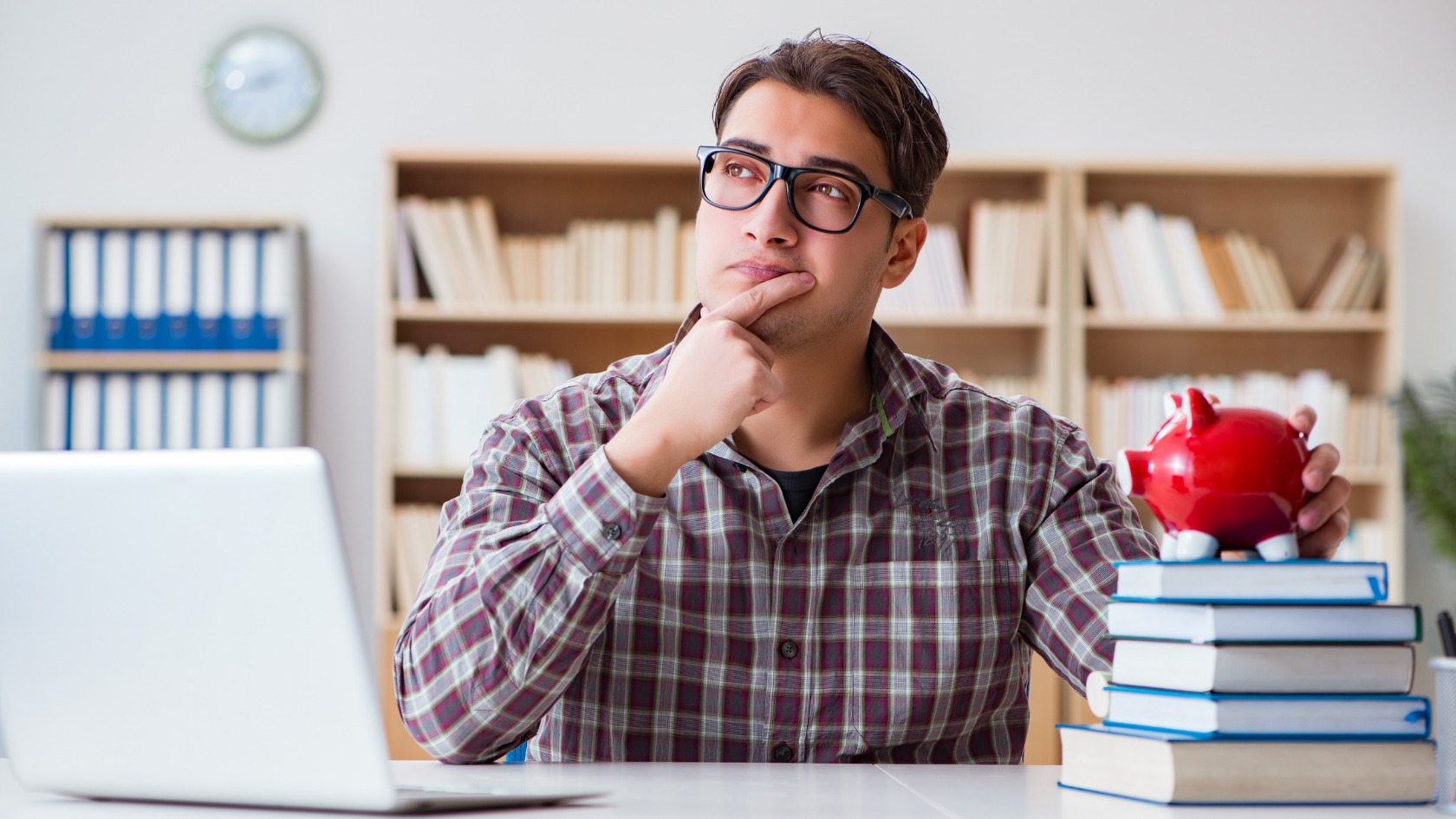 Rủi ro lớn nhất không phải là chọn một ngôi trường có học phí cao. Đó là bắt đầu một lộ trình mà gia đình không có đủ khả năng hoặc phương án để đi đến cột mốc tiếp theo