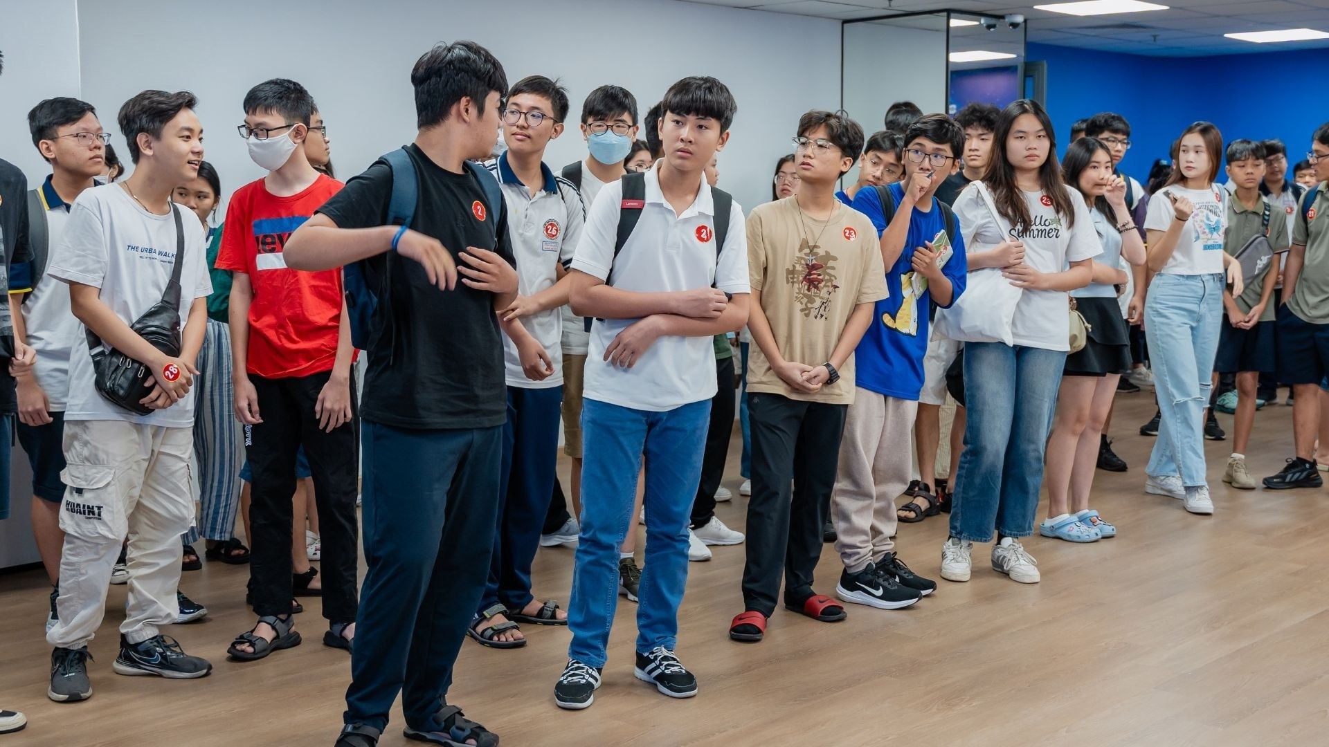 Với học sinh chuyển tiếp muộn: một số yếu tố sau có thể giúp quá trình này diễn ra thuận lợi hơn gồm: đánh giá năng lực đầu vào; có giai đoạn chuyển tiếp/pre-SACE để làm quen; chọn tổ hợp môn phù hợp với năng lực và có lộ trình hỗ trợ rõ ràng từ nhà trường