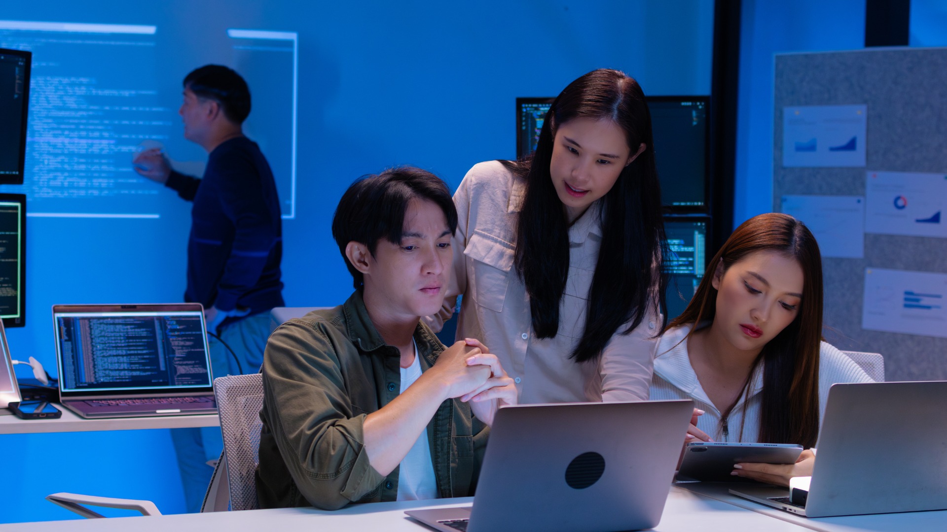 Học sinh nên dùng AI để tìm ý, phản biện và sửa lỗi chứ không phải thay thế tiếng nói cá nhân
