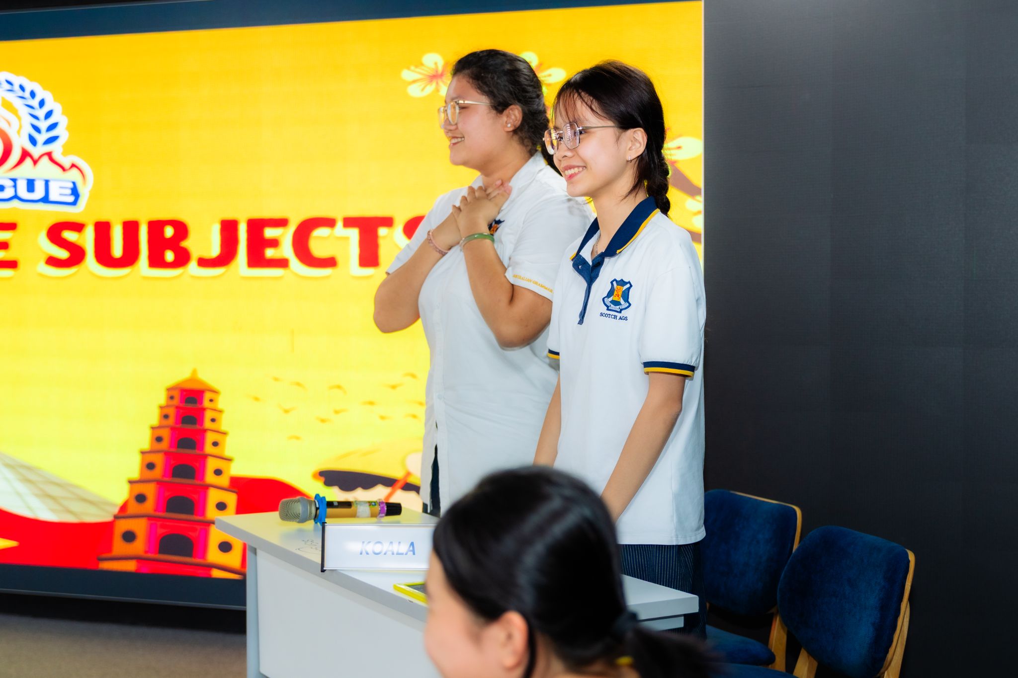 So với cách học chủ yếu nghe giảng, ghi nhớ và tái hiện kiến thức, học tập theo dự án (Project-Based Learning - PBL) tạo điều kiện để học sinh chủ động sử dụng kiến thức nhằm giải quyết một vấn đề cụ thể