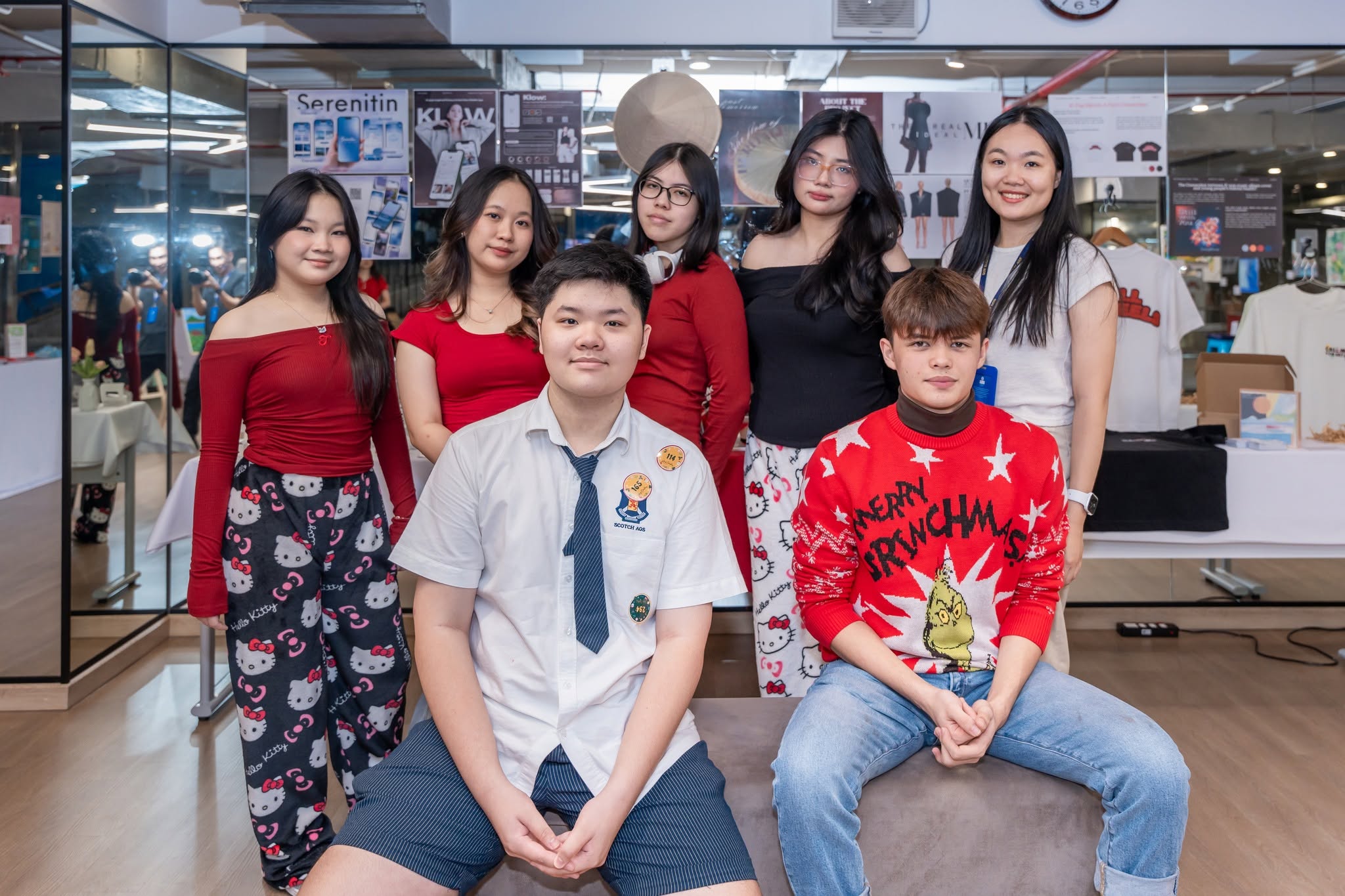 Các bạn Year 10 Visual Arts trường Nam Úc Scotch AGS tham gia triển lãm các sản phẩm nghệ thuật tại Scotch College 2024, nơi trưng bày những tác phẩm, dự án mà các bạn đã tâm huyết thực hiện trong học kỳ vừa qua.