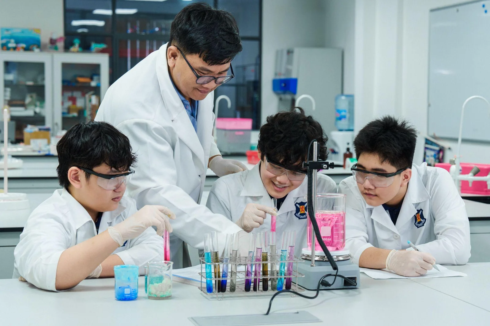 Đội ngũ giáo viên giàu năng lực sư phạm và được đào tạo phát triển chuyên môn liên tục